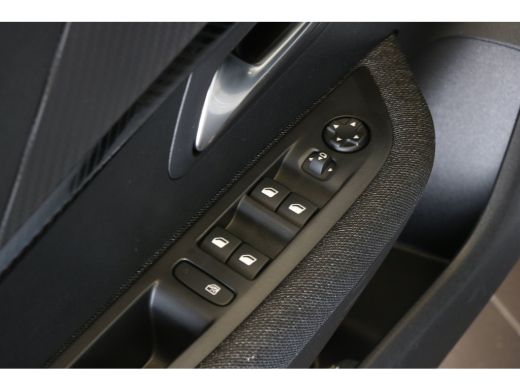 Peugeot e-208 Business | Elektrische parkeerrem | Elektrische parkeerrem | Extra getinte achterste zijruiten en... ActivLease financial lease