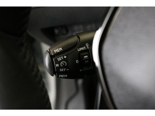 Peugeot e-208 Business | Elektrische parkeerrem | Elektrische parkeerrem | Extra getinte achterste zijruiten en... ActivLease financial lease