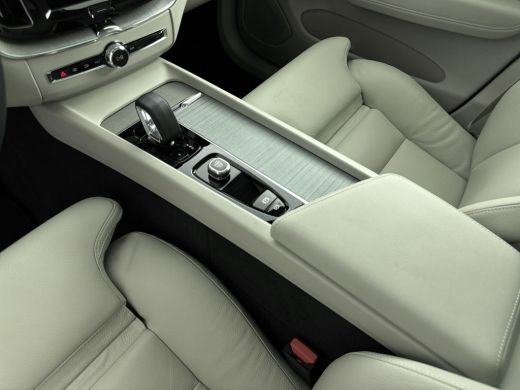 Volvo  XC60 T6 Plug-in hybrid Plus Bright | Trekhaak | Panoramadak | 21 inch LM | PDC V+A + Camara | Lederen ... ActivLease financial lease