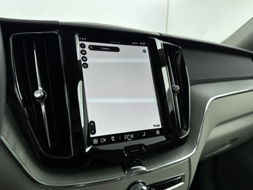 Volvo  XC60 T6 Plug-in hybrid Plus Bright | Trekhaak | Panoramadak | 21 inch LM | PDC V+A + Camara | Lederen ... ActivLease financial lease