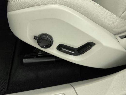 Volvo  XC60 T6 Plug-in hybrid Plus Bright | Trekhaak | Panoramadak | 21 inch LM | PDC V+A + Camara | Lederen ... ActivLease financial lease