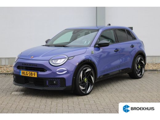 Abarth 600e 280 pk Scorpionissima 54 kWh / Navigatie / Camera / Sportstoelen / Elektr. kofferklep / PDC V+A /...