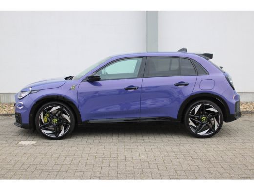 Abarth 600e 280 pk Scorpionissima 54 kWh / Navigatie / Camera / Sportstoelen / Elektr. kofferklep / PDC V+A /... ActivLease financial lease