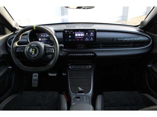 Abarth 600e 280 pk Scorpionissima 54 kWh / Navigatie / Camera / Sportstoelen / Elektr. kofferklep / PDC V+A /... ActivLease financial lease