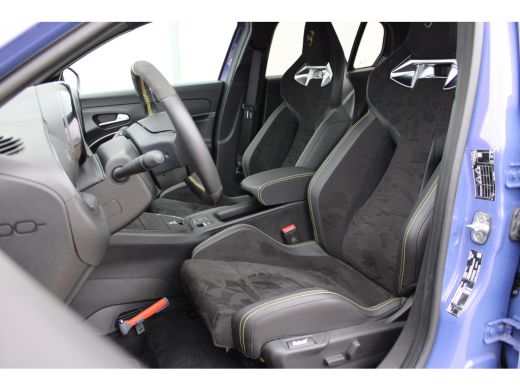 Abarth 600e 280 pk Scorpionissima 54 kWh / Navigatie / Camera / Sportstoelen / Elektr. kofferklep / PDC V+A /... ActivLease financial lease