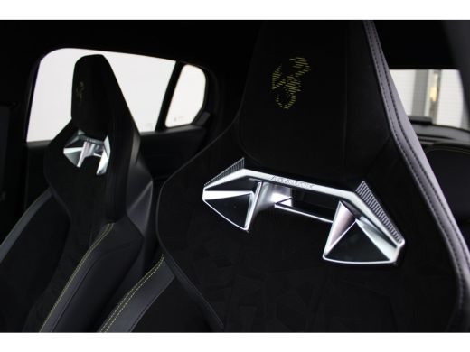 Abarth 600e 280 pk Scorpionissima 54 kWh / Navigatie / Camera / Sportstoelen / Elektr. kofferklep / PDC V+A /... ActivLease financial lease