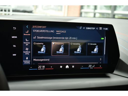 BMW 1 Serie 120 M-Sport Pano ACC 360 HUD Massage H/K 19inch El-Klep ActivLease financial lease