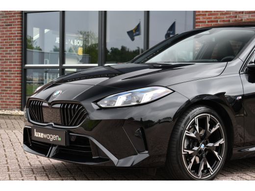 BMW 1 Serie 120 M-Sport Pano ACC 360 HUD Massage H/K 19inch El-Klep ActivLease financial lease