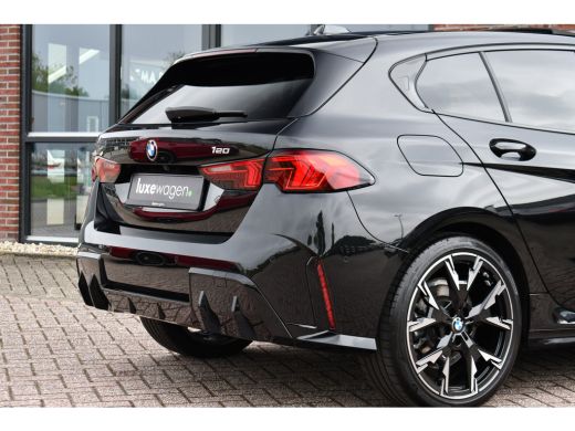BMW 1 Serie 120 M-Sport Pano ACC 360 HUD Massage H/K 19inch El-Klep ActivLease financial lease
