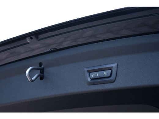 BMW 1 Serie 120 M-Sport Pano ACC 360 HUD Massage H/K 19inch El-Klep ActivLease financial lease