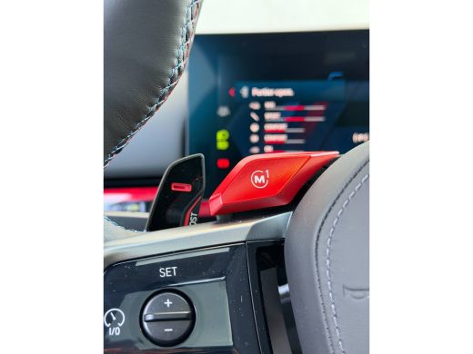 BMW M5 Touring M5 Mat-Keramisch-M Drivers Pack-Pano-Trekhaak-21" ActivLease financial lease