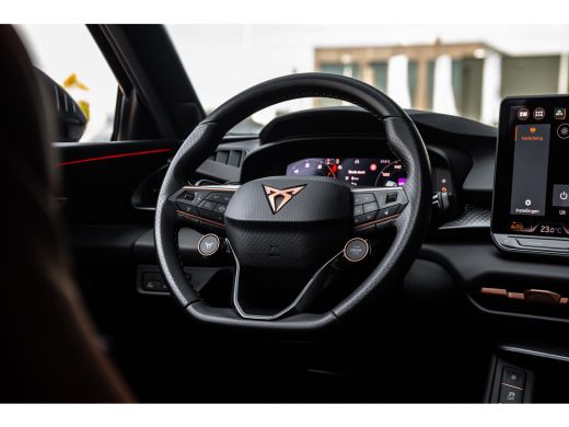CUPRA Terramar 1.5 TSI e-Hybrid 272pk VZ Performance | Leder | Panoramadak | Trekhaak | Leder | Sennheiser | 360... ActivLease financial lease