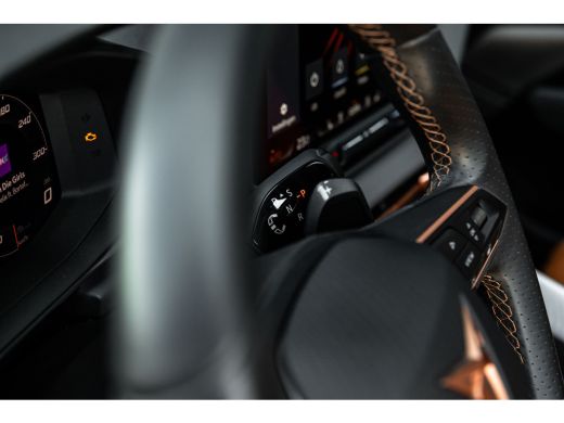 CUPRA Terramar 1.5 TSI e-Hybrid 272pk VZ Performance | Leder | Panoramadak | Trekhaak | Leder | Sennheiser | 360... ActivLease financial lease