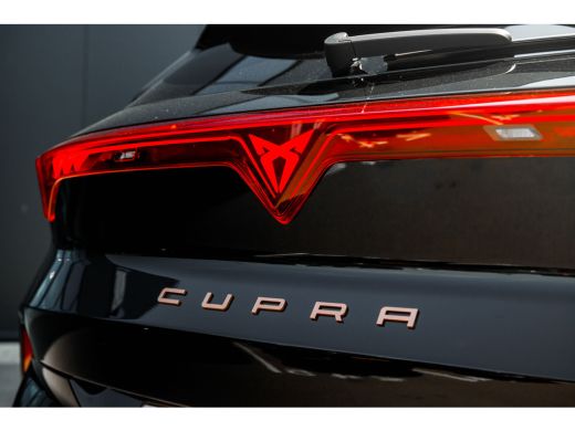 CUPRA Terramar 1.5 TSI e-Hybrid 272pk VZ Performance | Leder | Panoramadak | Trekhaak | Leder | Sennheiser | 360... ActivLease financial lease