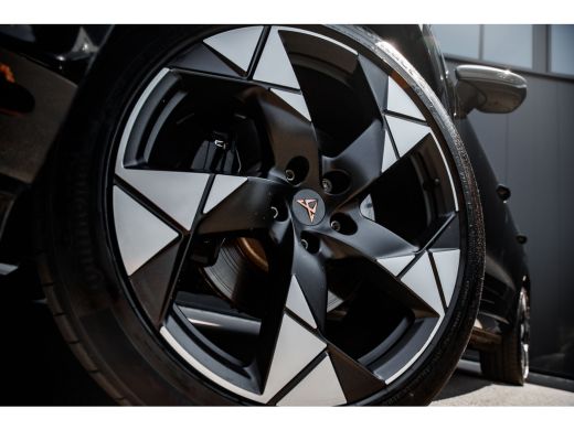 CUPRA Terramar 1.5 TSI e-Hybrid 272pk VZ Performance | Leder | Panoramadak | Trekhaak | Leder | Sennheiser | 360... ActivLease financial lease