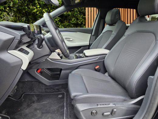 Ford Explorer Premium Extended Range RWD 77 kWh | Trekhaak | 360 Cam | Pano | HUD | Memory | Sfeer ActivLease financial lease