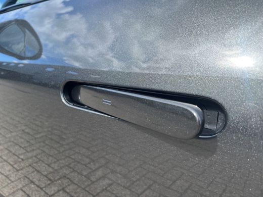 Genesis GV60 84 kWh 229pk First Edition | 360 Camera | Winterpakket | 19" Lichtmetaal | Parkeer Assistent | Ad... ActivLease financial lease