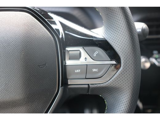 Peugeot e-2008 EV GT Avantage 54 kWh | Navi | Camera V+A | Ad. cruise | Keyless | DAB | LMV 17"| ActivLease financial lease