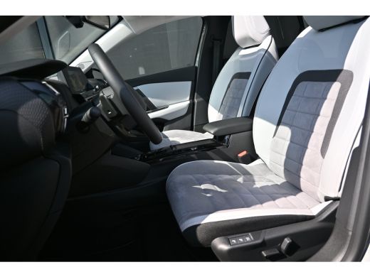 Citroën C4 1.2 Hybrid 145pk Max Tot 8 Jaar Garantie! | Schuif-/Kanteldak | Massage | Vol-Leder/Alcantara | E... ActivLease financial lease