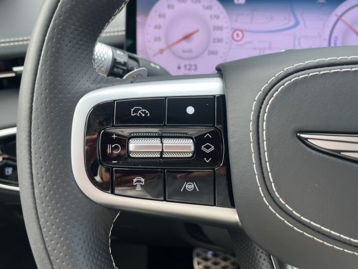 Genesis GV70 84 kWh 490pk AWD First Edition | 360 Camera | Winterpakket | 19" Lichtmetaal | Parkeer Assistent ... ActivLease financial lease