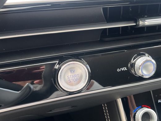 Genesis GV70 84 kWh 490pk AWD First Edition | 360 Camera | Winterpakket | 19" Lichtmetaal | Parkeer Assistent ... ActivLease financial lease