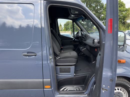 Mercedes-Benz eSprinter L2 H2 {SoH-100%} Aut. *ECC | KEYLESS | CAMERA | RADIO | HEATED-SEAT | CCS-FASTLOADER* ActivLease financial lease