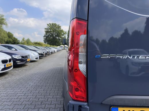 Mercedes-Benz eSprinter L2 H2 {SoH-100%} Aut. *ECC | KEYLESS | CAMERA | RADIO | HEATED-SEAT | CCS-FASTLOADER* ActivLease financial lease