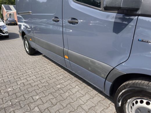Mercedes-Benz eSprinter L2 H2 {SoH-100%} Aut. *ECC | KEYLESS | CAMERA | RADIO | HEATED-SEAT | CCS-FASTLOADER* ActivLease financial lease