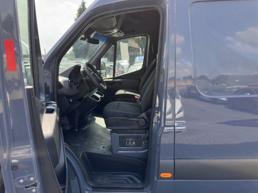 Mercedes-Benz eSprinter L2 H2 {SoH-100%} Aut. *ECC | KEYLESS | CAMERA | RADIO | HEATED-SEAT | CCS-FASTLOADER* ActivLease financial lease