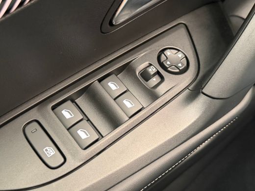 Peugeot 2008 1.2 PureTech 100 Allure Achteruitrij Camera | Parkeersensoren | LED | Leder/Stof | Climate Contro... ActivLease financial lease