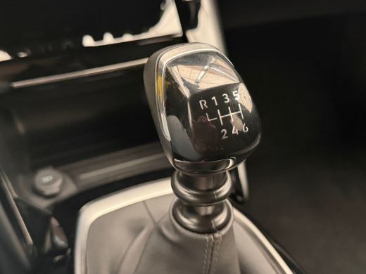 Peugeot 2008 1.2 PureTech 100 Allure Achteruitrij Camera | Parkeersensoren | LED | Leder/Stof | Climate Contro... ActivLease financial lease