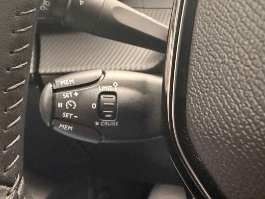 Peugeot 2008 1.2 PureTech 100 Allure Achteruitrij Camera | Parkeersensoren | LED | Leder/Stof | Climate Contro... ActivLease financial lease
