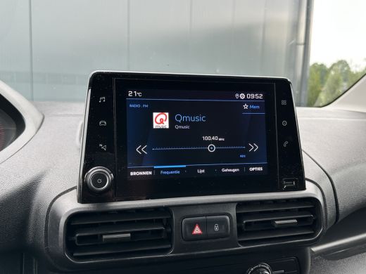 Peugeot Partner 1.5 BlueHDI 102 PK / L2H1 / TREKHAAK / 3 ZITS / CRUISE / AIRCO / APPLE CARPLAY / ANDROID AUTO ActivLease financial lease