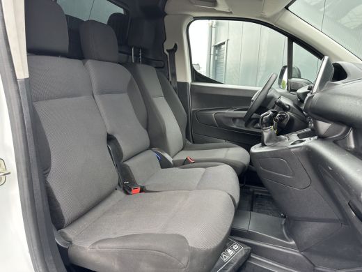 Peugeot Partner 1.5 BlueHDI 102 PK / L2H1 / TREKHAAK / 3 ZITS / CRUISE / AIRCO / APPLE CARPLAY / ANDROID AUTO ActivLease financial lease