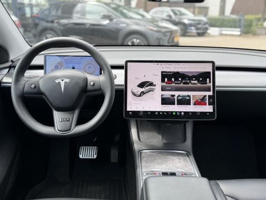 Tesla Model Y RWD 58 kWh UNIEK!| |VAN &euro;35.900:,- VOOR: 32.877,- UW WKVOORDEEL: 3.023,- | STOEL + STUURWIELVERWA... ActivLease financial lease