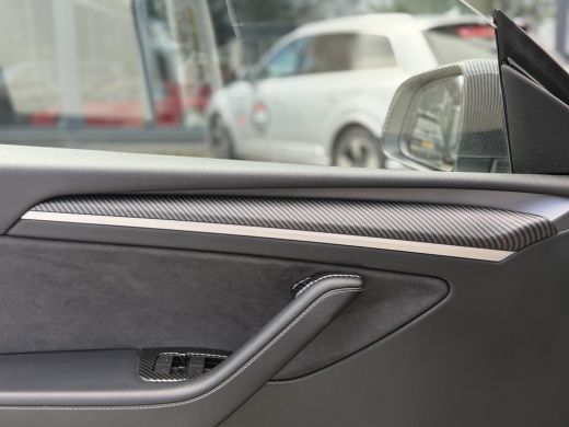 Tesla Model Y RWD 58 kWh UNIEK!| |VAN &euro;35.900:,- VOOR: 32.877,- UW WKVOORDEEL: 3.023,- | STOEL + STUURWIELVERWA... ActivLease financial lease