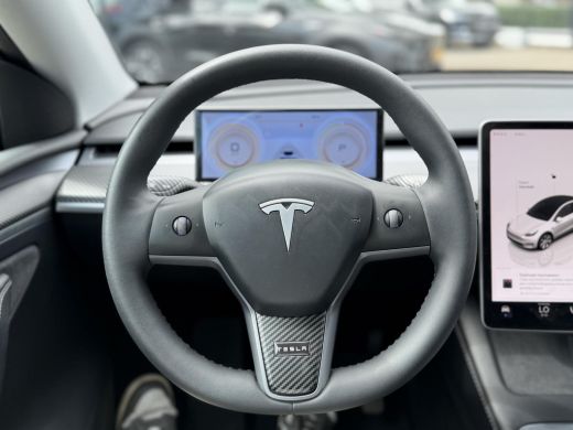 Tesla Model Y RWD 58 kWh UNIEK!| |VAN &euro;35.900:,- VOOR: 32.877,- UW WKVOORDEEL: 3.023,- | STOEL + STUURWIELVERWA... ActivLease financial lease