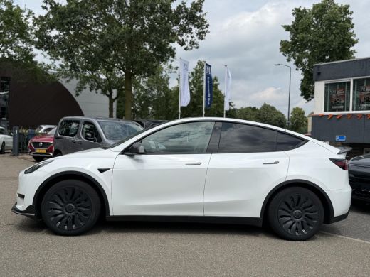 Tesla Model Y RWD 58 kWh UNIEK!| |VAN &euro;35.900:,- VOOR: 32.877,- UW WKVOORDEEL: 3.023,- | STOEL + STUURWIELVERWA... ActivLease financial lease