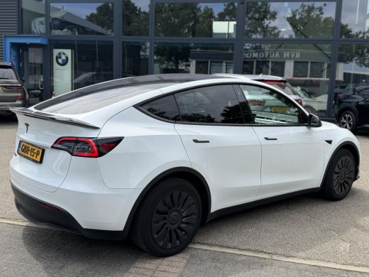 Tesla Model Y RWD 58 kWh UNIEK!| |VAN &euro;35.900:,- VOOR: 32.877,- UW WKVOORDEEL: 3.023,- | STOEL + STUURWIELVERWA... ActivLease financial lease
