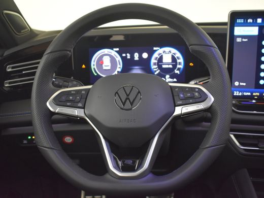 Volkswagen Tiguan 1.5 eHybrid R-Line Edition 272Pk DSG/AUTO | Glazen panorama-dak | SOH 98% | Head-up display |  Ro... ActivLease financial lease