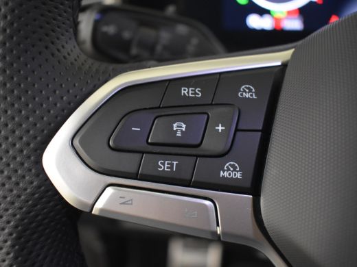 Volkswagen Tiguan 1.5 eHybrid R-Line Edition 272Pk DSG/AUTO | Glazen panorama-dak | SOH 98% | Head-up display |  Ro... ActivLease financial lease