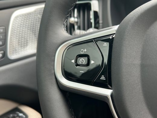 Volvo  XC60 2.0 T6 Plug-in hybrid AWD Ultra Dark | Luchtvering | Trekhaak | HUD | Bowers & Wilkins | Pano | 3... ActivLease financial lease
