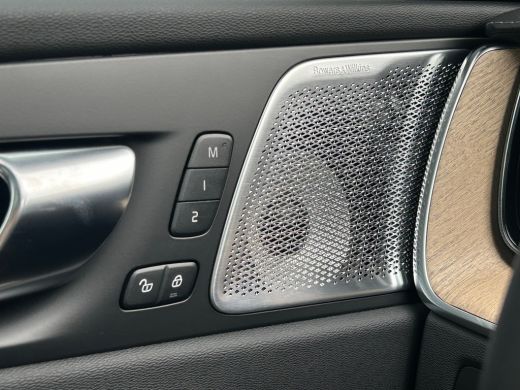 Volvo  XC60 2.0 T6 Plug-in hybrid AWD Ultra Dark | Luchtvering | Trekhaak | HUD | Bowers & Wilkins | Pano | 3... ActivLease financial lease