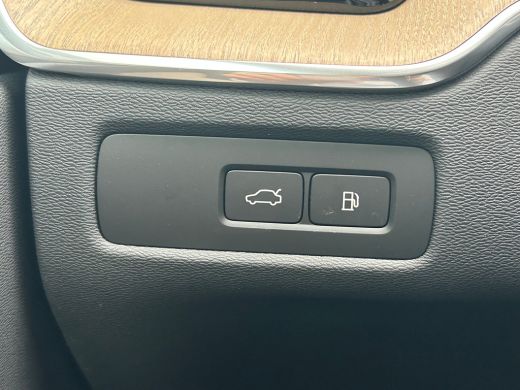 Volvo  XC60 2.0 T6 Plug-in hybrid AWD Ultra Dark | Luchtvering | Trekhaak | HUD | Bowers & Wilkins | Pano | 3... ActivLease financial lease