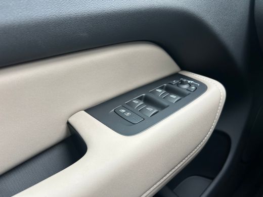 Volvo  XC60 2.0 T6 Plug-in hybrid AWD Ultra Dark | Luchtvering | Trekhaak | HUD | Bowers & Wilkins | Pano | 3... ActivLease financial lease