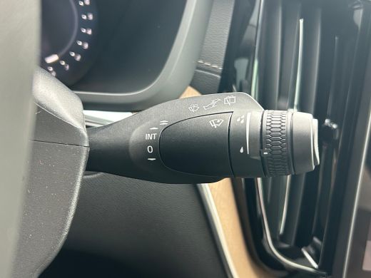 Volvo  XC60 2.0 T6 Plug-in hybrid AWD Ultra Dark | Luchtvering | Trekhaak | HUD | Bowers & Wilkins | Pano | 3... ActivLease financial lease