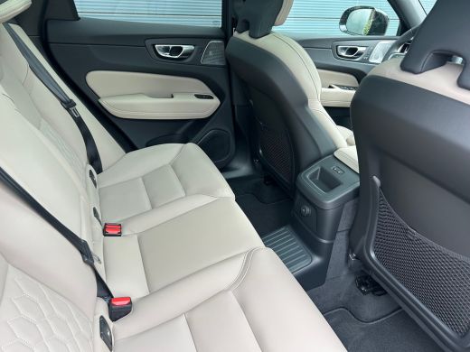 Volvo  XC60 2.0 T6 Plug-in hybrid AWD Ultra Dark | Luchtvering | Trekhaak | HUD | Bowers & Wilkins | Pano | 3... ActivLease financial lease