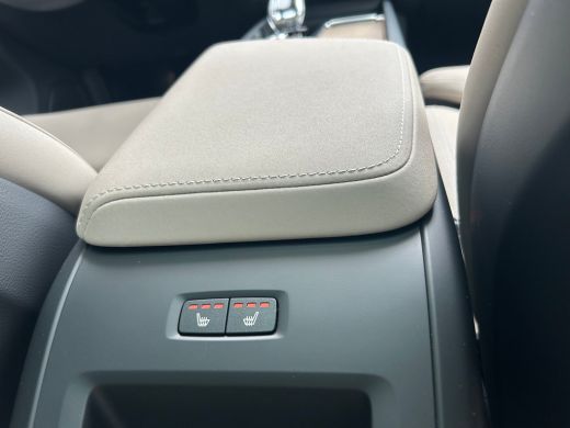 Volvo  XC60 2.0 T6 Plug-in hybrid AWD Ultra Dark | Luchtvering | Trekhaak | HUD | Bowers & Wilkins | Pano | 3... ActivLease financial lease