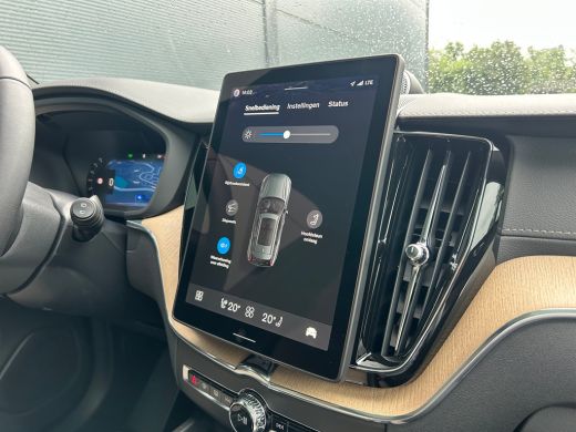 Volvo  XC60 2.0 T6 Plug-in hybrid AWD Ultra Dark | Luchtvering | Trekhaak | HUD | Bowers & Wilkins | Pano | 3... ActivLease financial lease