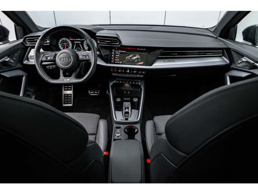 Audi A3 Sportback 40 TFSI e S edition 204PK | Panorama Dak | Sfeerverlichting | Stoelverw. voor | Dode Ho... ActivLease financial lease